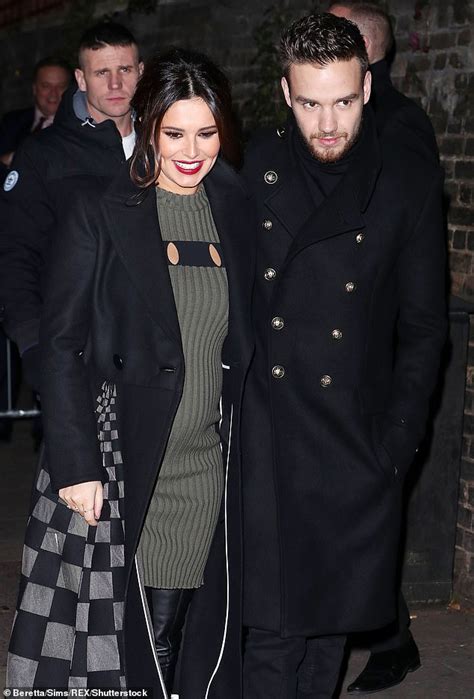 Cheryl goes TOPLESS before bedroom scene with Liam Payne。